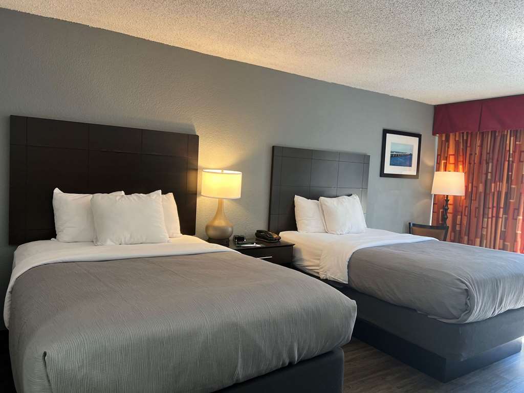 QUALITY INN AND SUITES GULF BREEZE-guestroom-Guest Room,On-Site.jpg