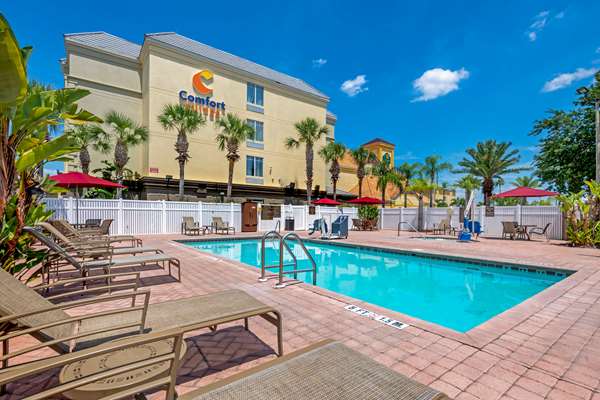 Pool - Comfort Suites Universal Studios Orlando - I-4, Exit 75B