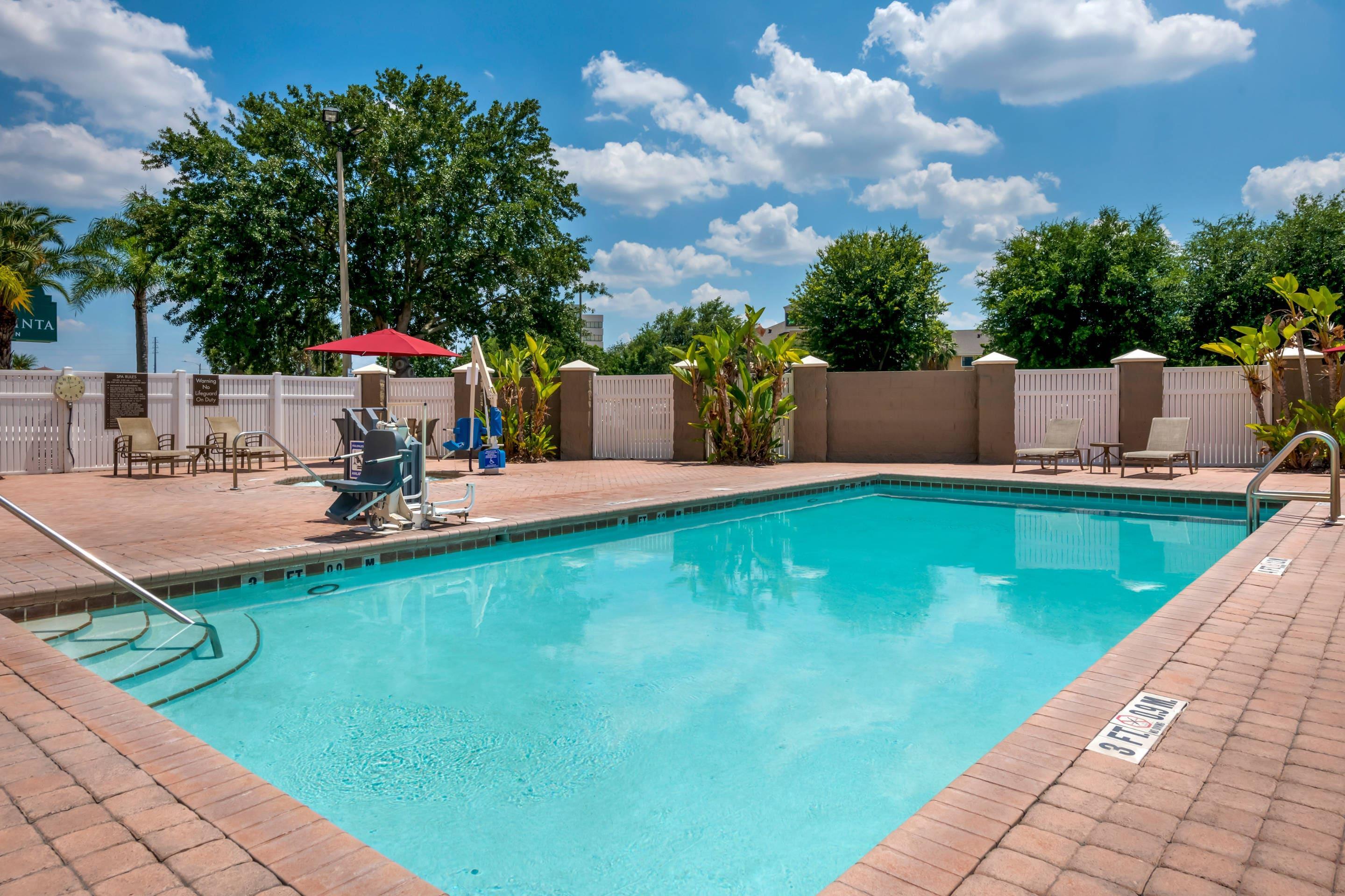 Outdoor pool | Comfort Suites Near Universal Orlando Resort