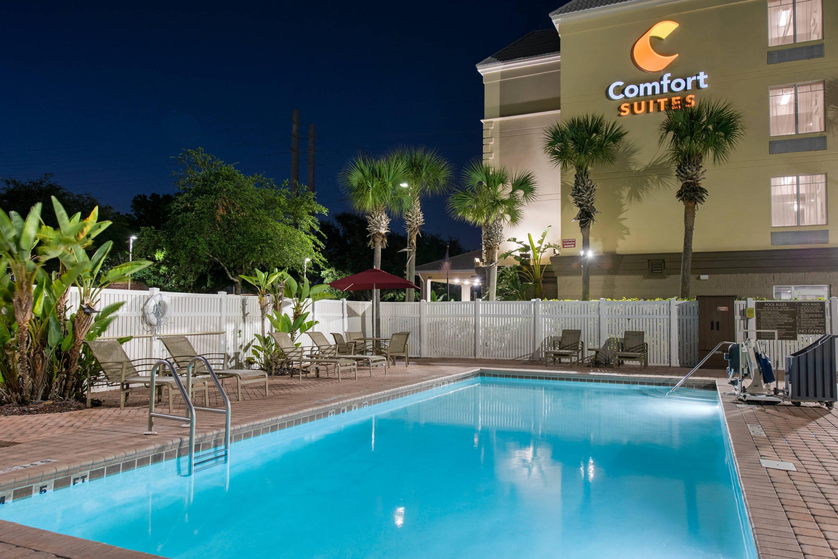 Outdoor pool | Comfort Suites Near Universal Orlando Resort