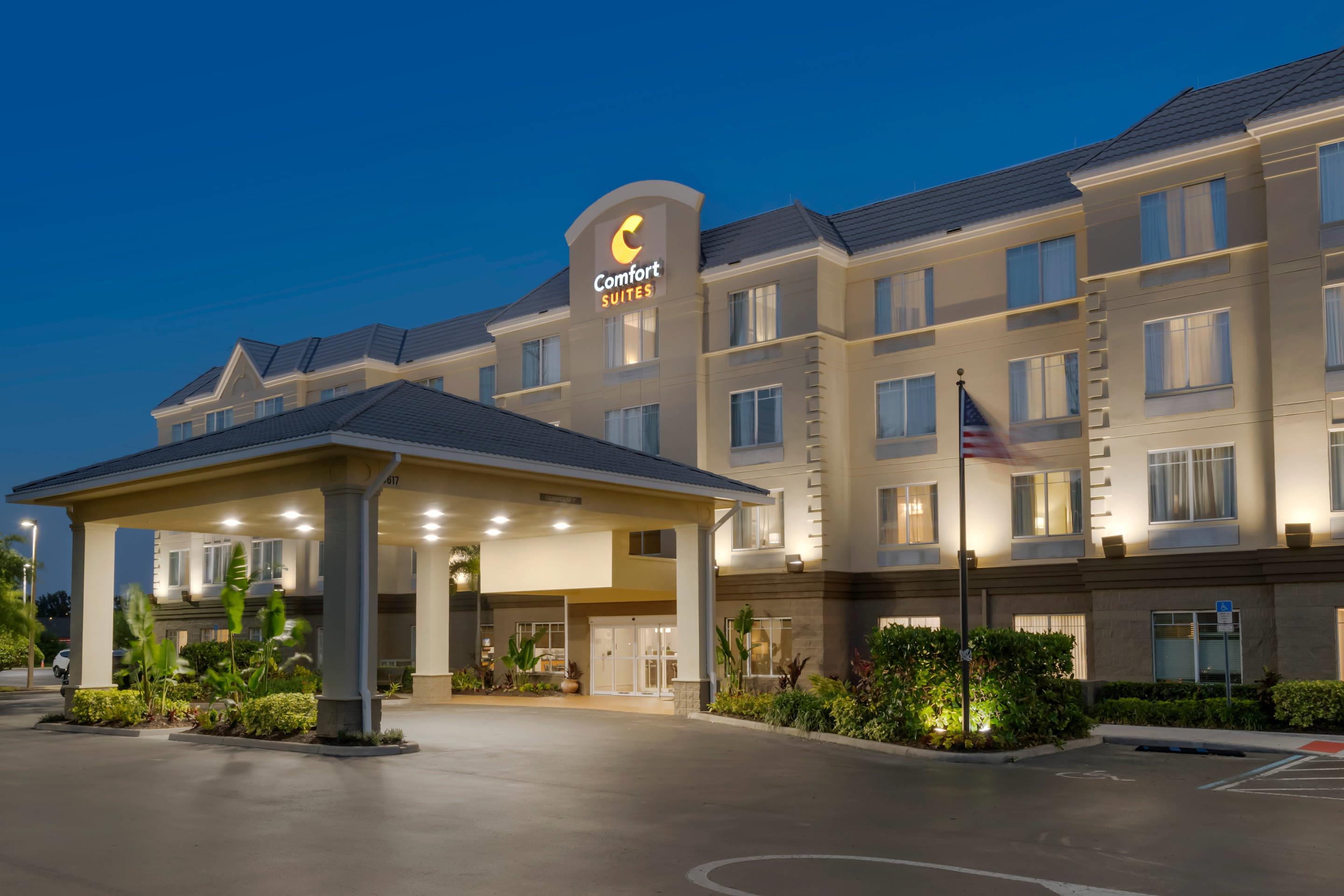 Hotel exterior | Comfort Suites Near Universal Orlando Resort
