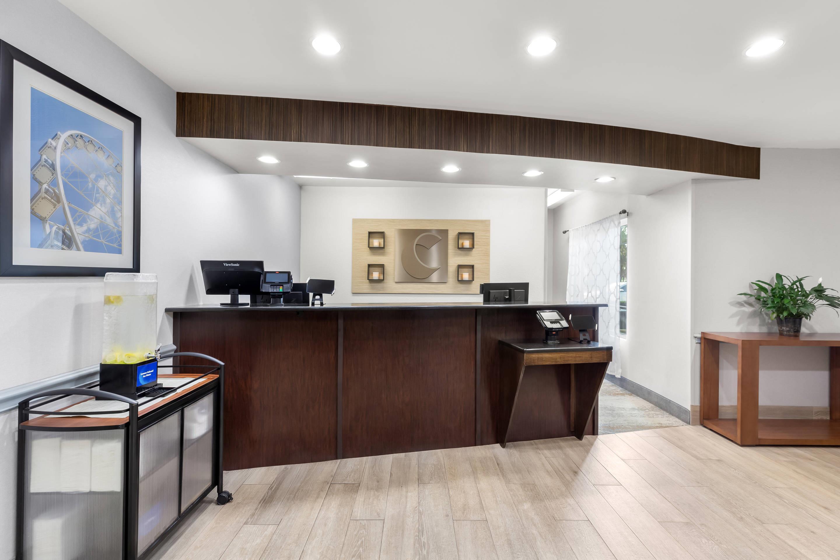 Hotel lobby | Comfort Suites Near Universal Orlando Resort
