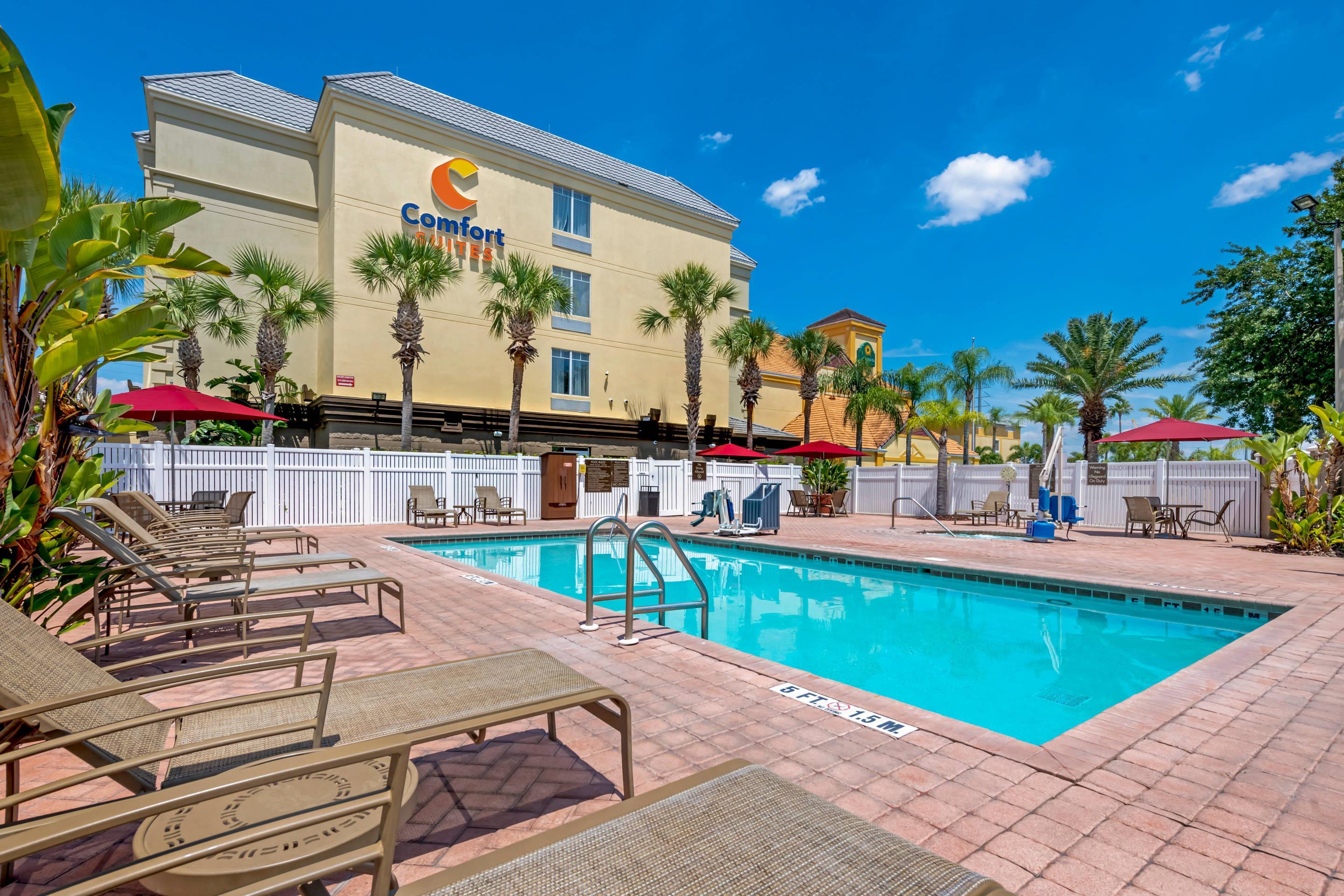 Outdoor pool | Comfort Suites Near Universal Orlando Resort