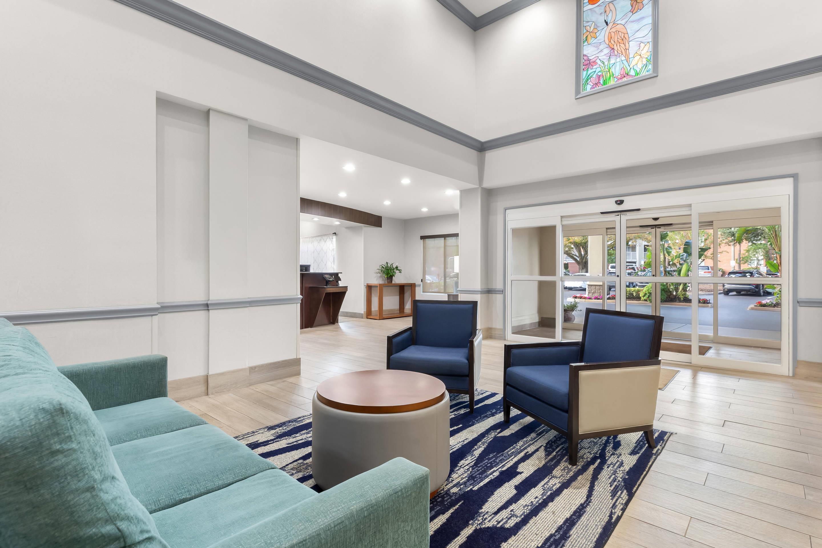 Hotel lobby | Comfort Suites Near Universal Orlando Resort