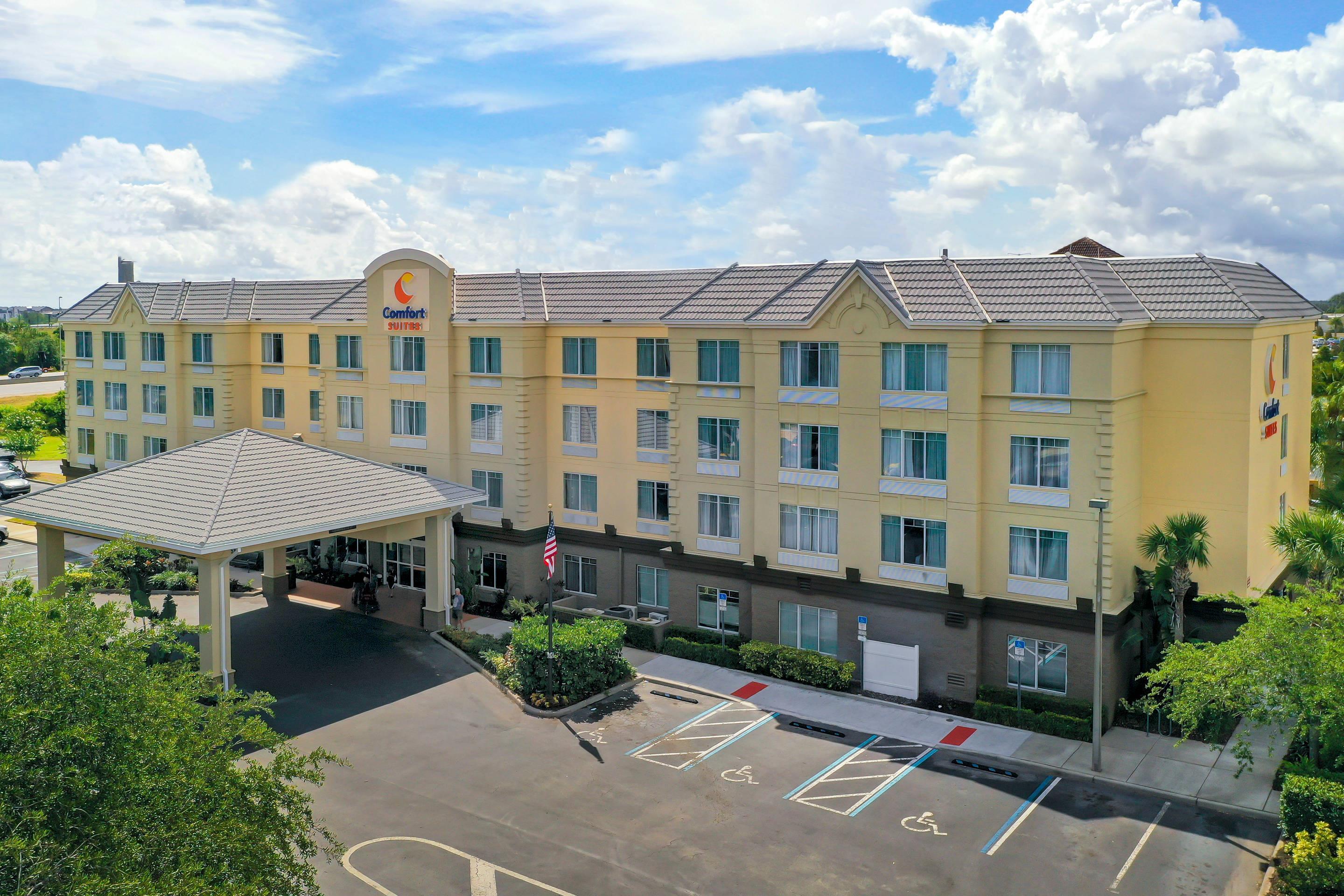 Hotel exterior | Comfort Suites Near Universal Orlando Resort