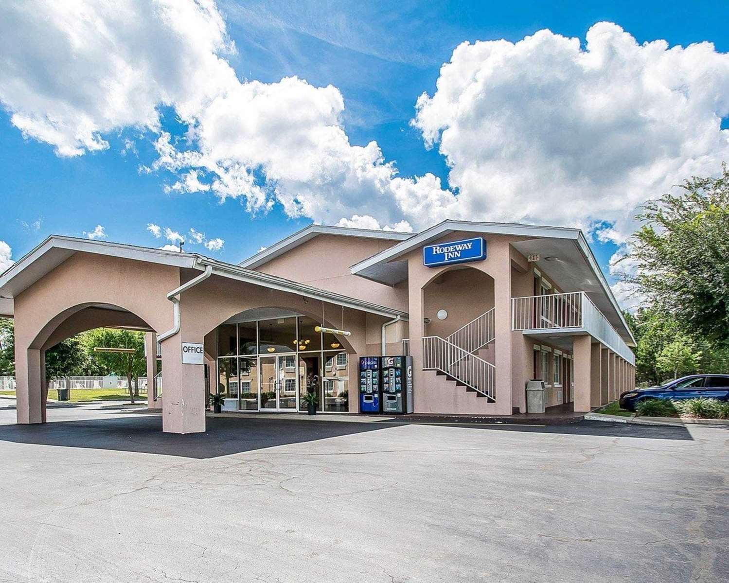 Rodeway Inn Gainesville I75, Exit 382, FL See Discounts