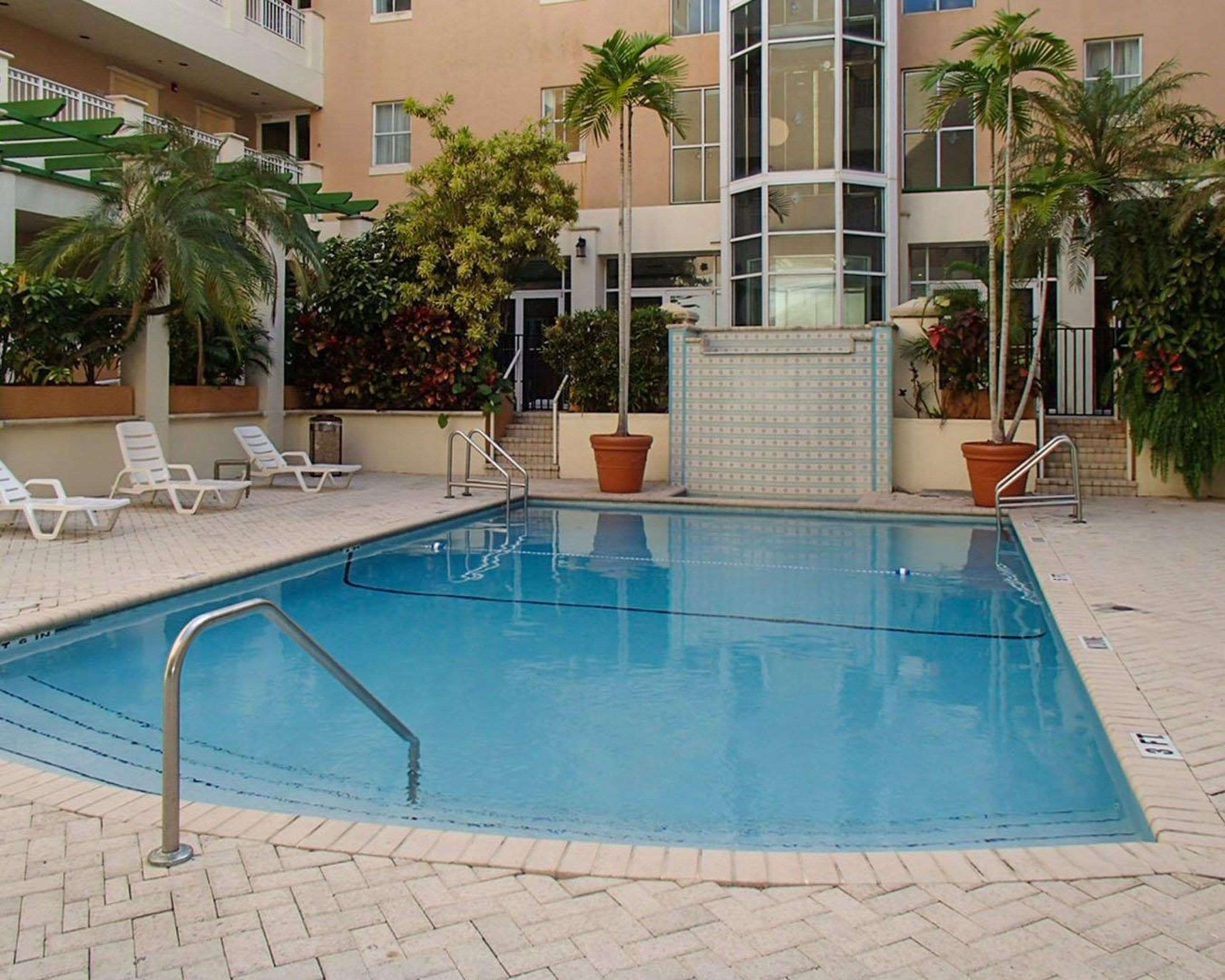 Outdoor pool | Rodeway Inn South Miami - Coral Gables South Miami
