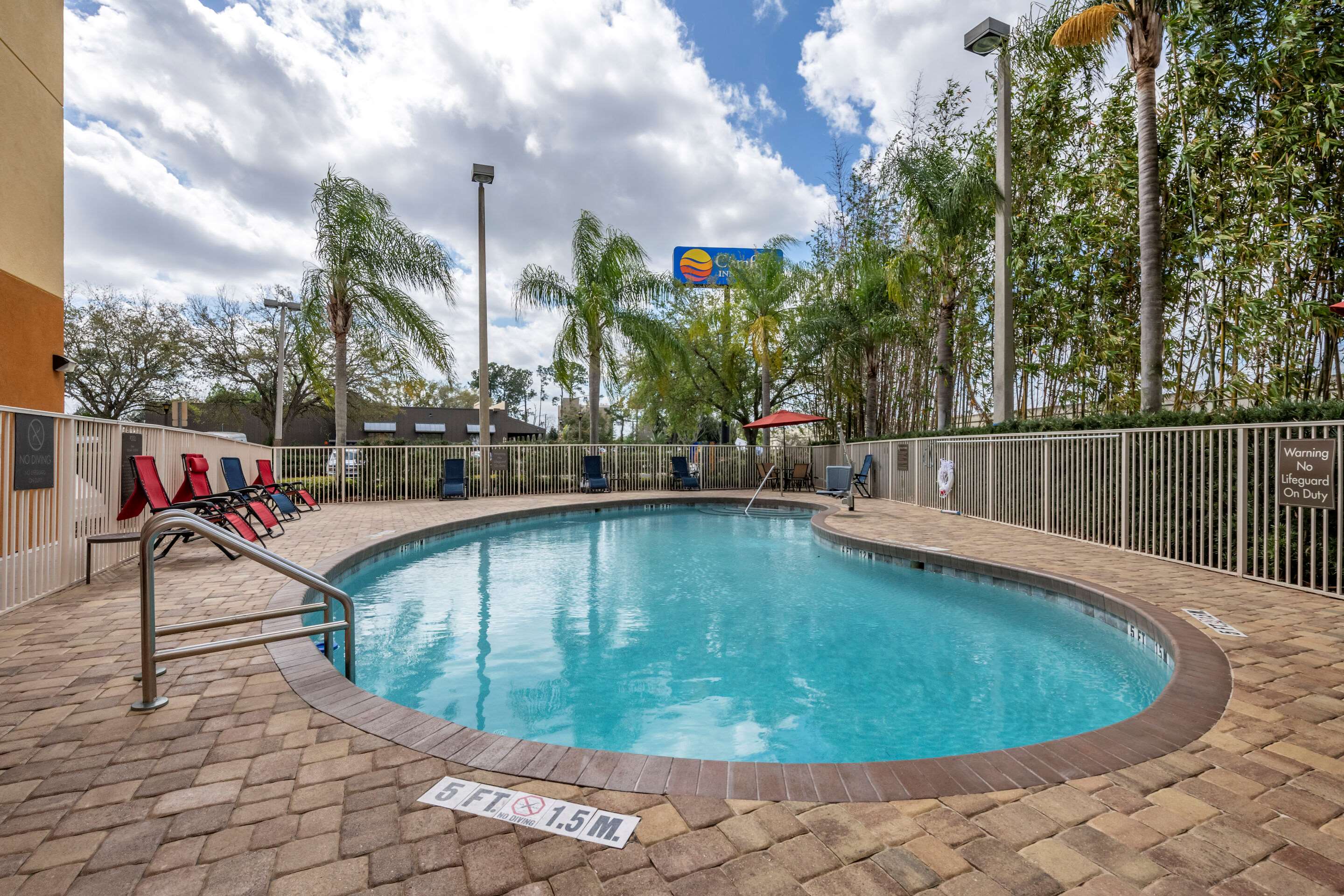 Outdoor pool | Comfort Inn & Suites Orlando North