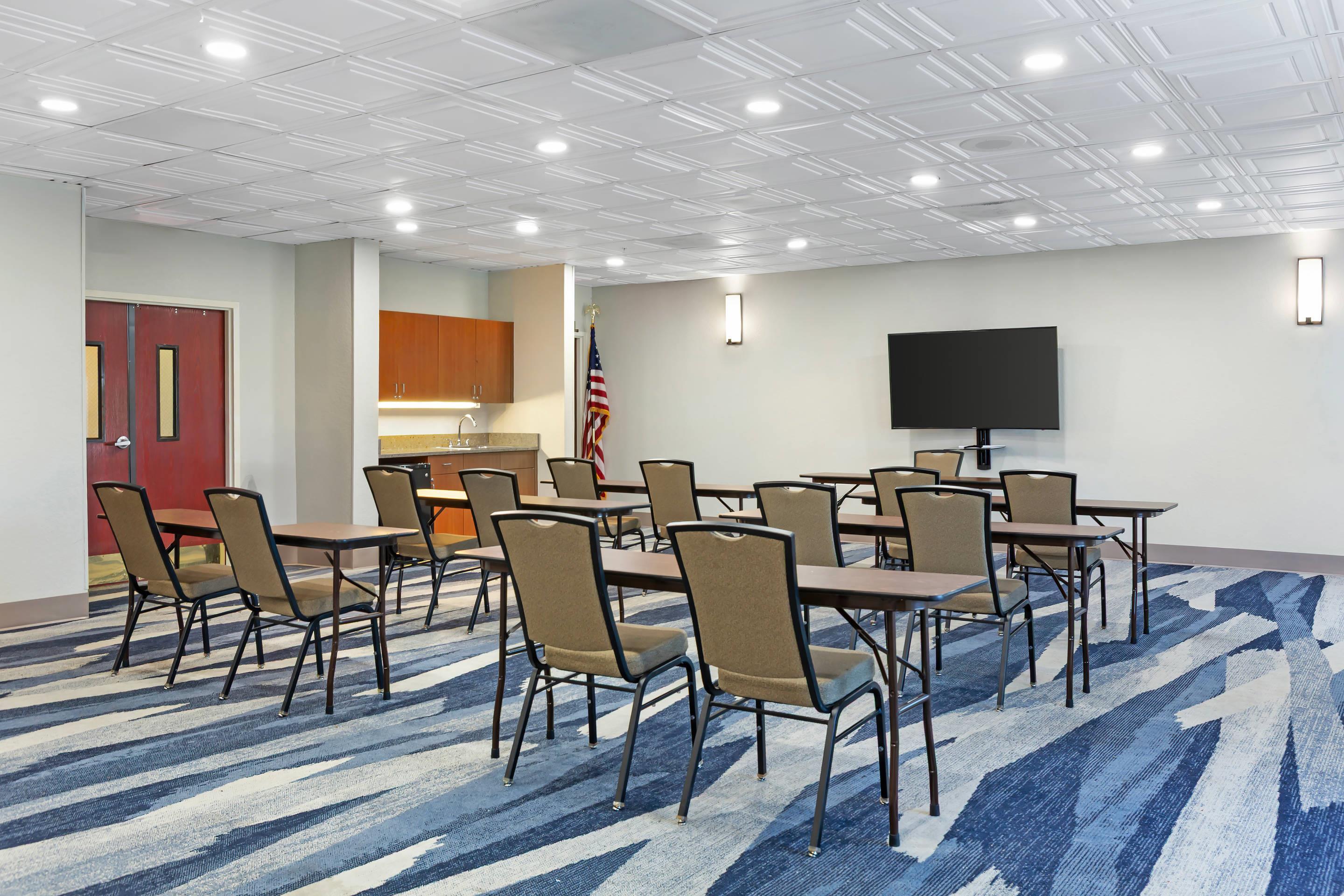 Conference Room | Comfort Inn & Suites Orlando North