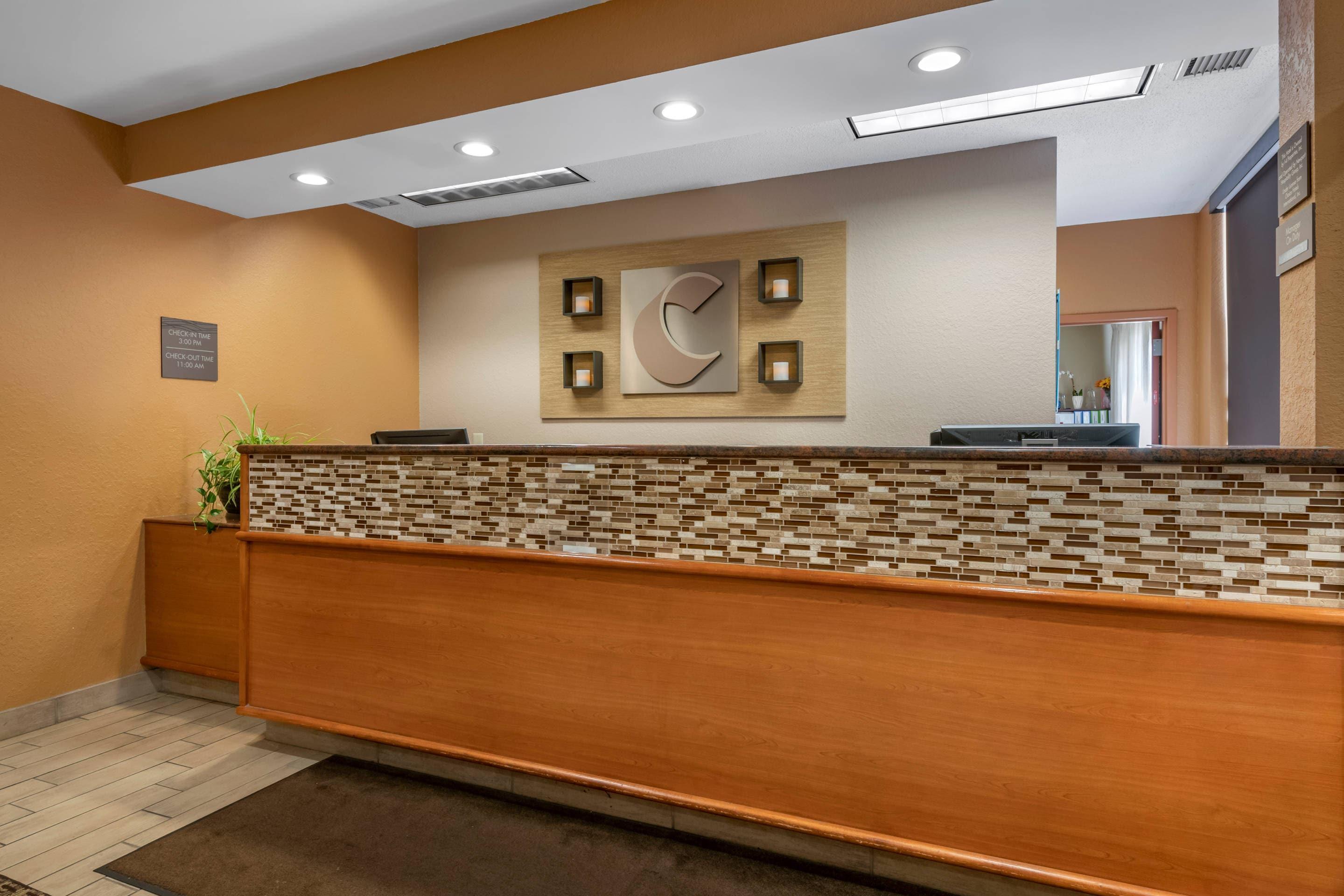 Hotel lobby | Comfort Inn & Suites Orlando North