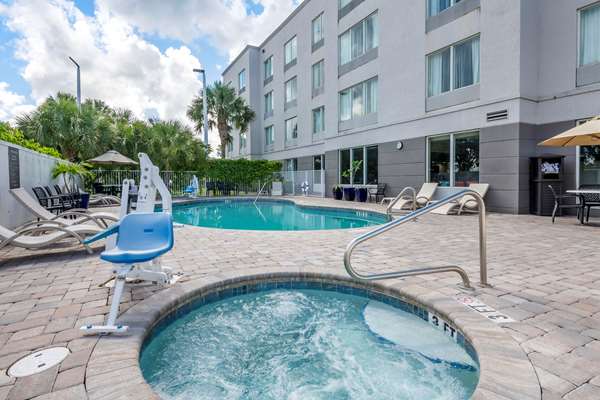 Pool - Comfort Suites Sawgrass Tamarac