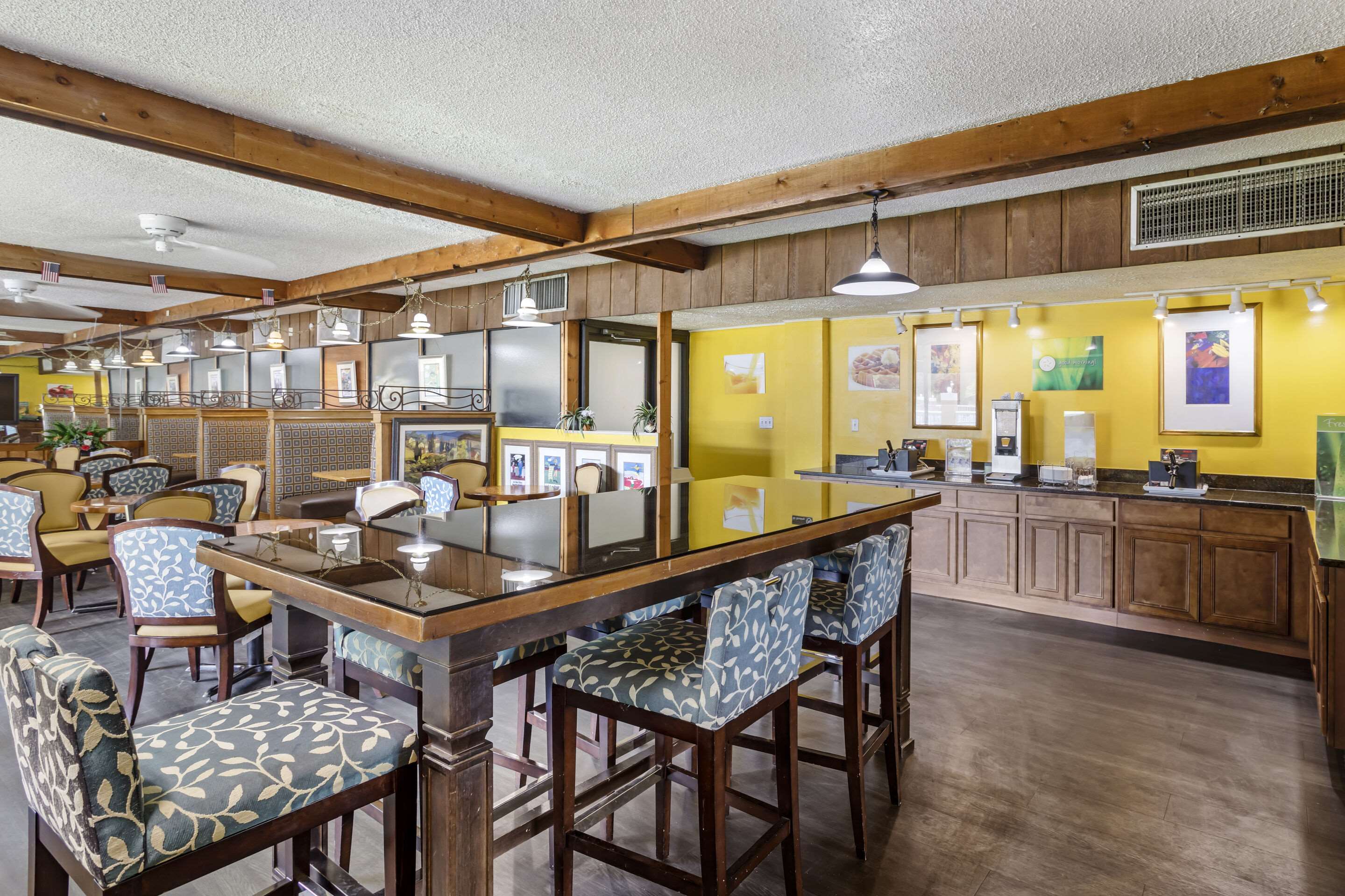 Breakfast area