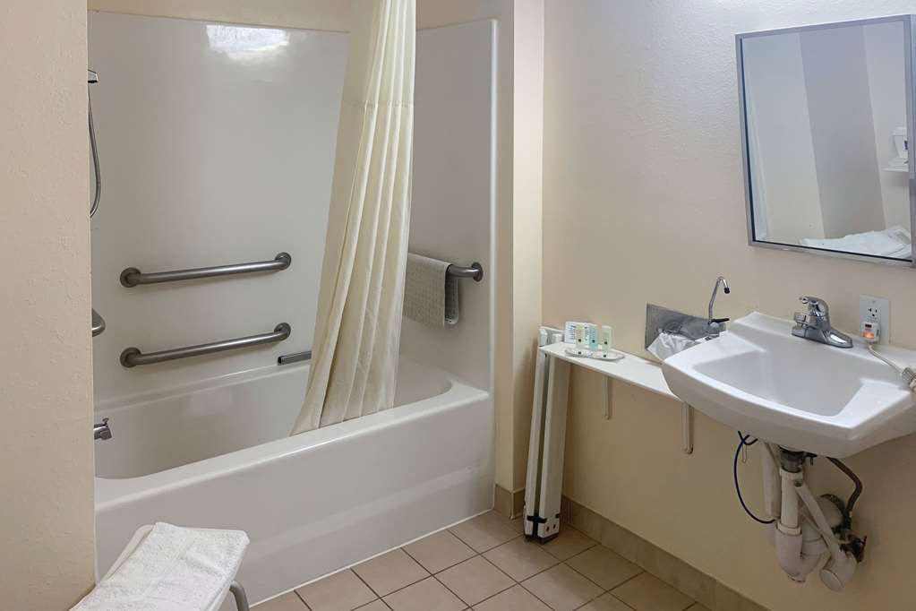 QUALITY INN GAINESVILLE I-75-guestroom-Guest Room,Bathroom,On-Site.jpg