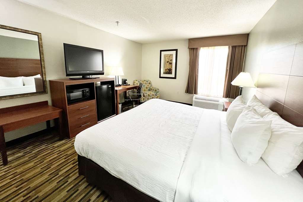 QUALITY INN GAINESVILLE I-75-guestroom-Guest Room,On-Site.jpg