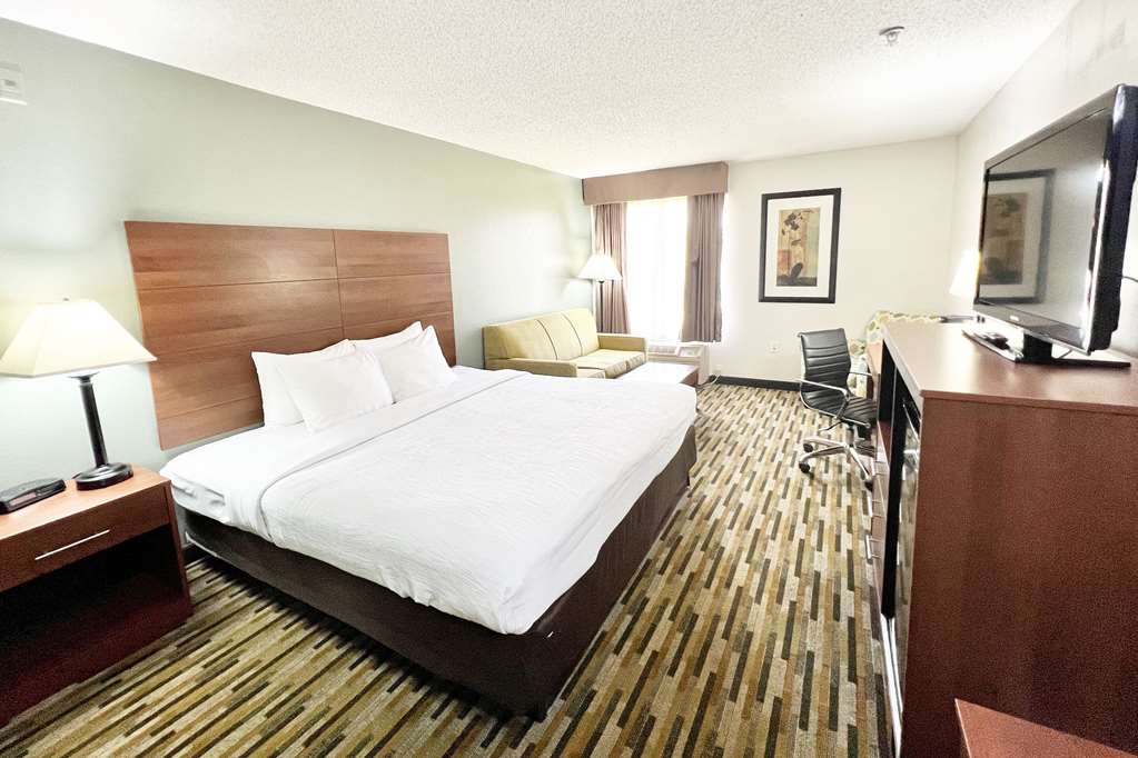 QUALITY INN GAINESVILLE I-75-guestroom-Guest Room,Suite,On-Site.jpg