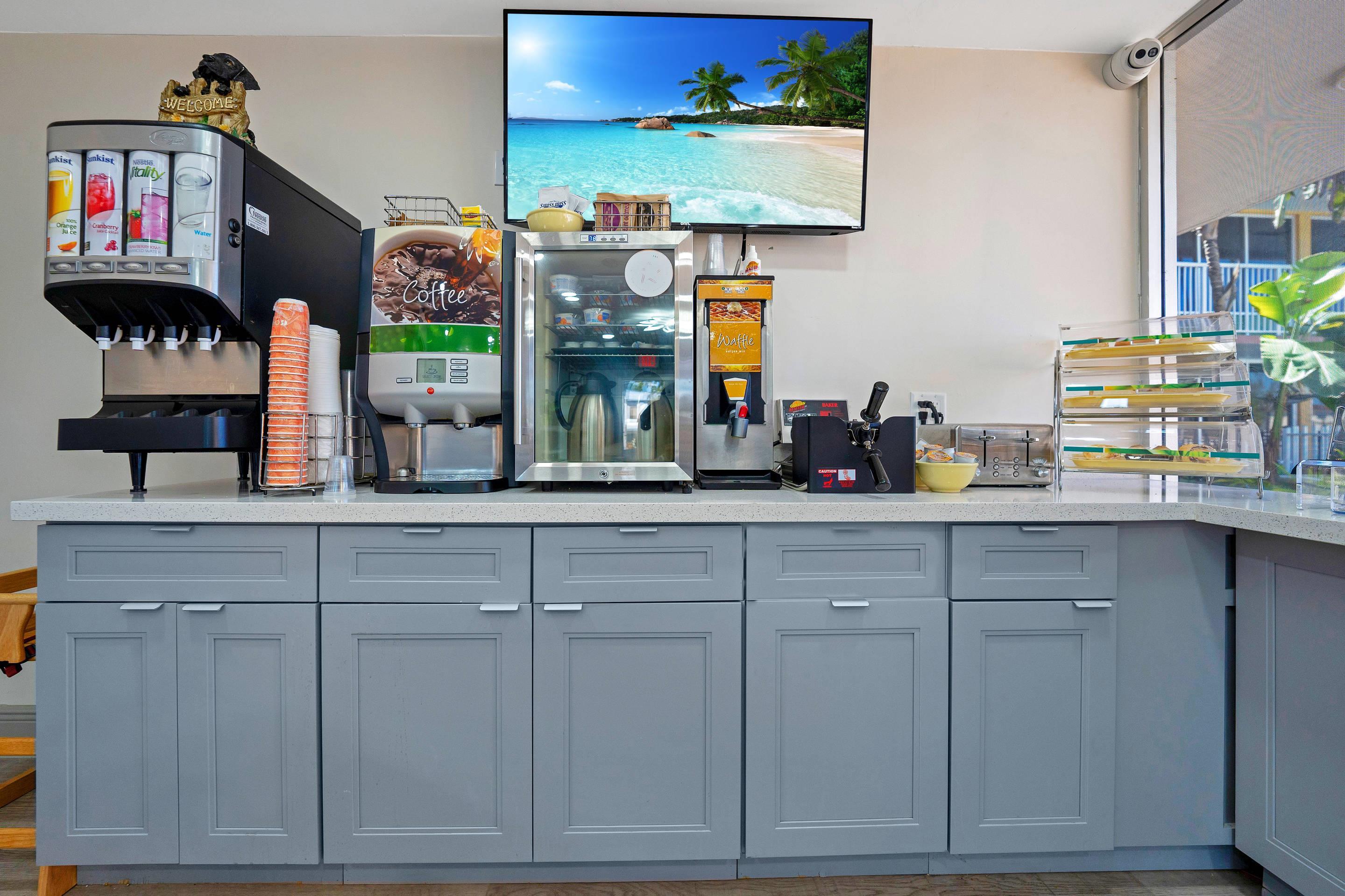 Breakfast bar | Quality Inn & Suites Airport/Cruise Port Hollywood