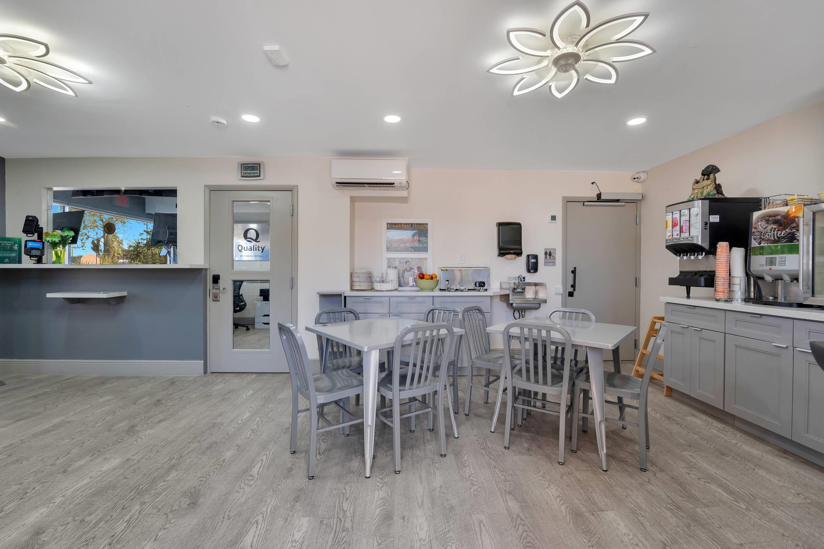 Breakfast area | Quality Inn & Suites Airport/Cruise Port Hollywood