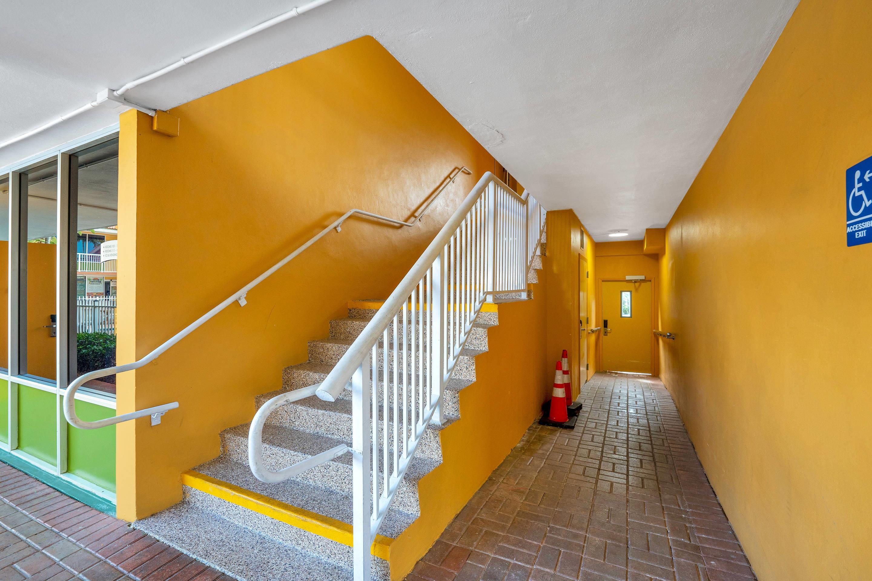 Stairs | Quality Inn & Suites Airport/Cruise Port Hollywood