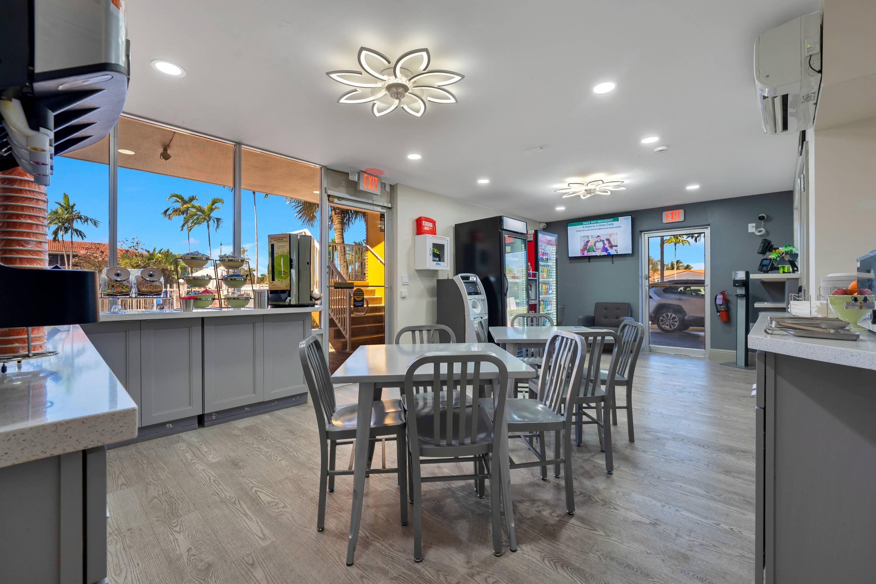 Breakfast area | Quality Inn & Suites Airport/Cruise Port Hollywood