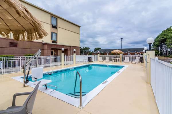 Pool - Comfort Inn & Suites North Panama City
