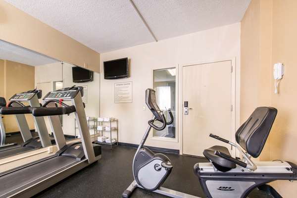 Fitness/ Exercise Room - Quality Inn & Suites at Universal Studios Orlando