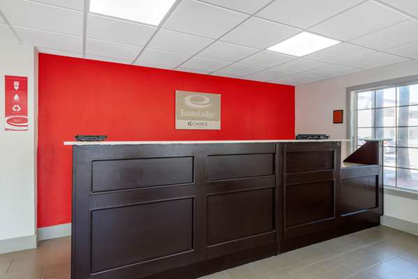  - Econo Lodge Airport at RJ Stadium Tampa