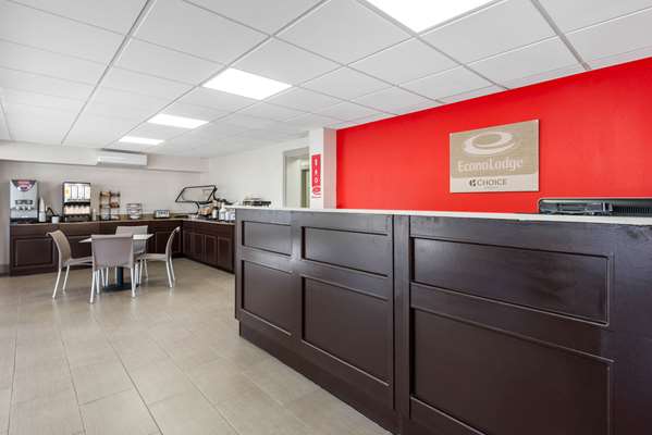  - Econo Lodge Airport at RJ Stadium Tampa