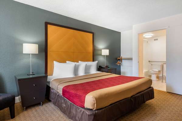  - Econo Lodge Airport at RJ Stadium Tampa