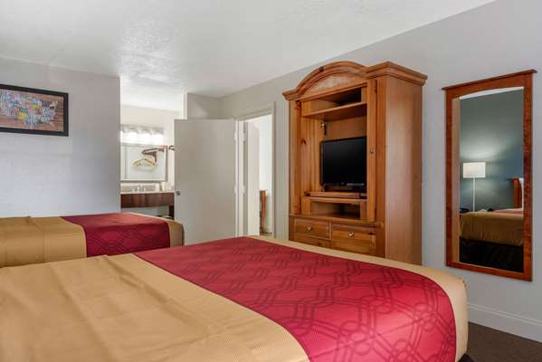 Suite - Econo Lodge Airport at RJ Stadium Tampa