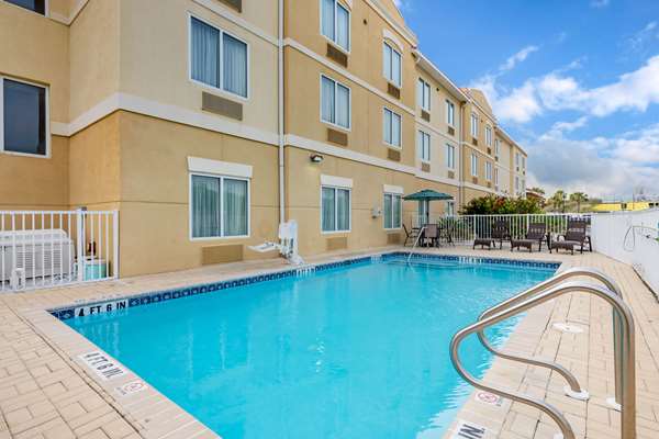 Pool - Comfort Suites Oceanview Fernandina Beach
