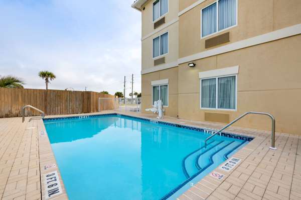 Pool - Comfort Suites Oceanview Fernandina Beach