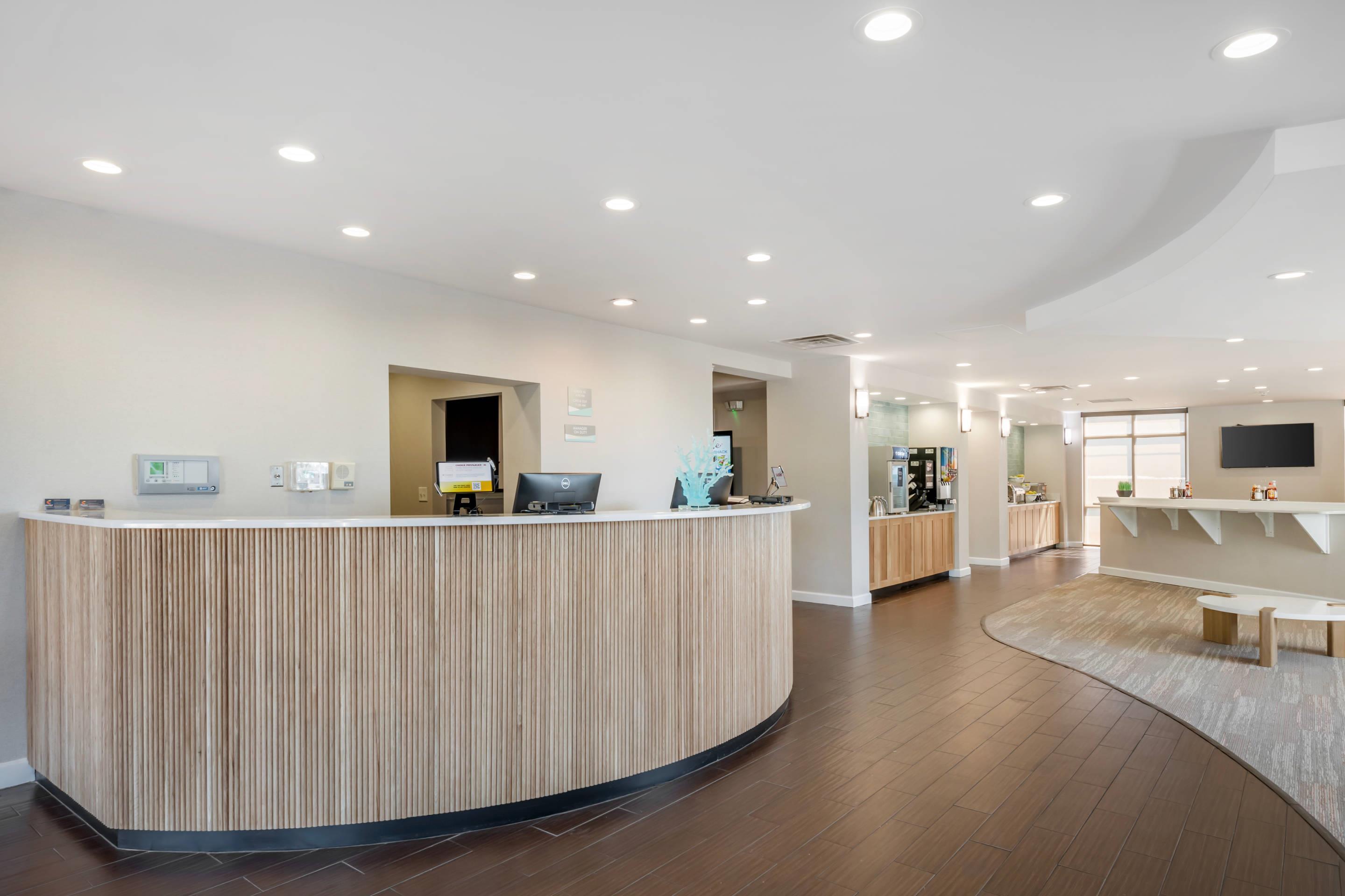 Front desk | Comfort Suites Fernandina Beach at Amelia Island