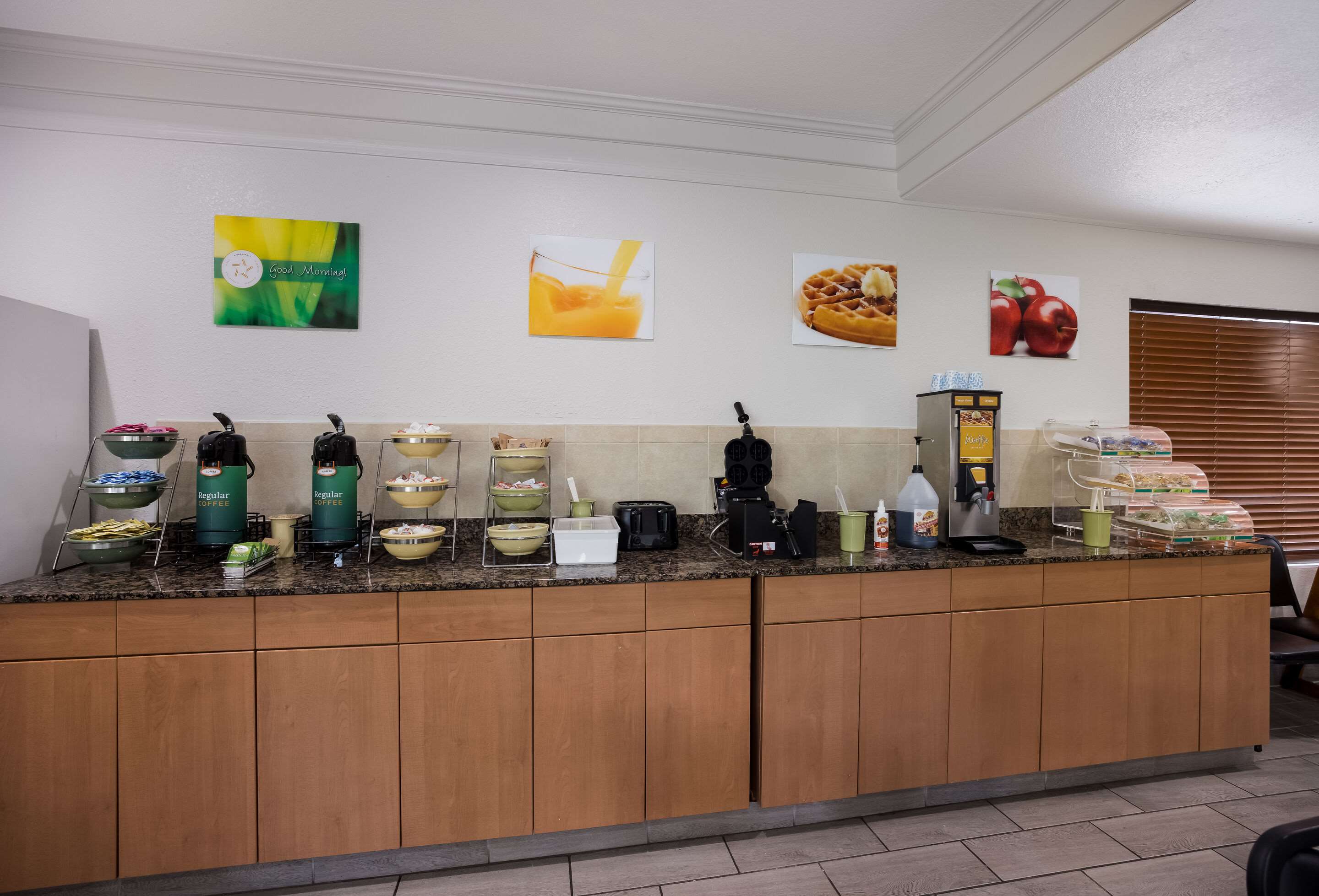 Breakfast area | Quality Inn Tallahassee near University