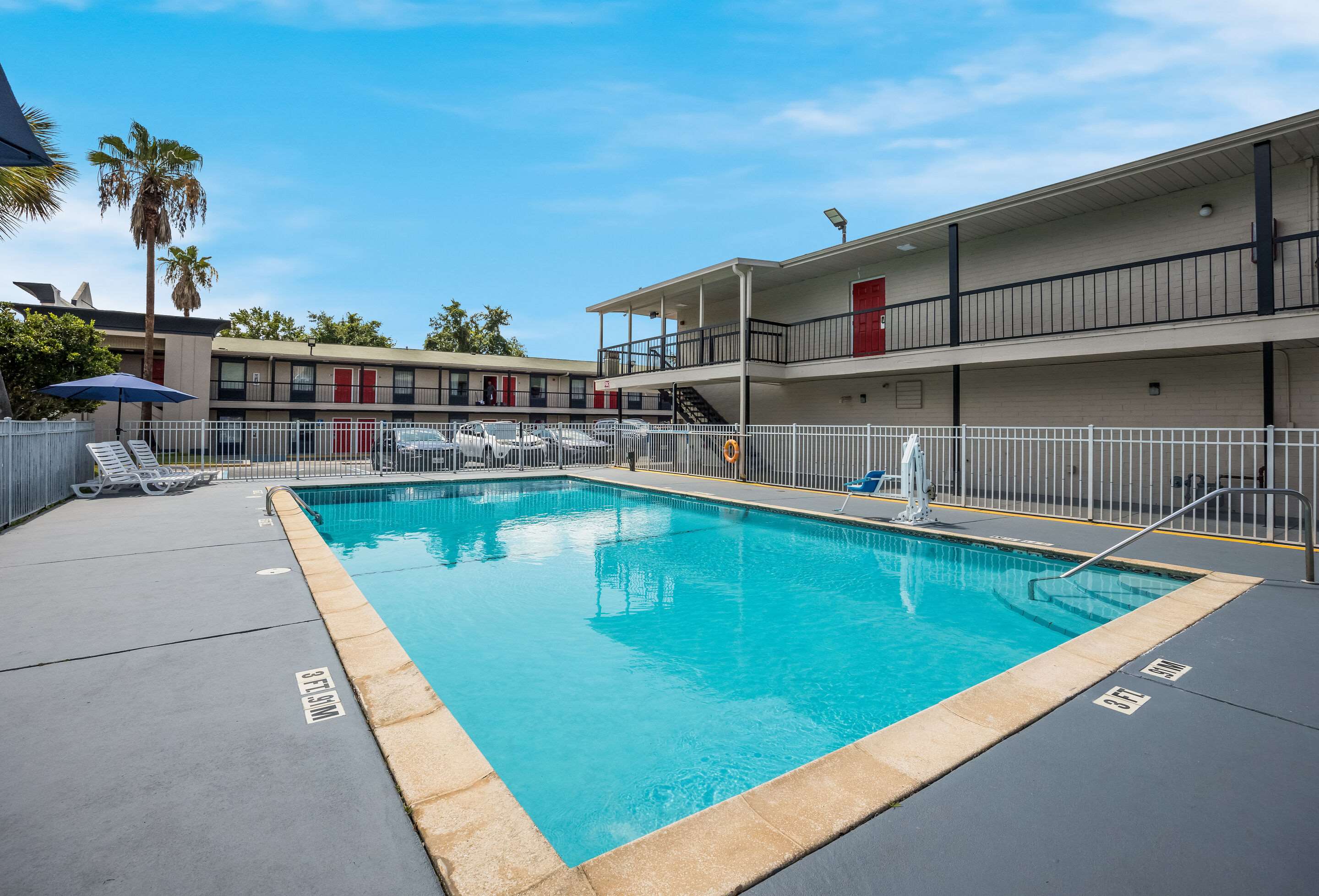 Outdoor pool | Quality Inn Tallahassee near University