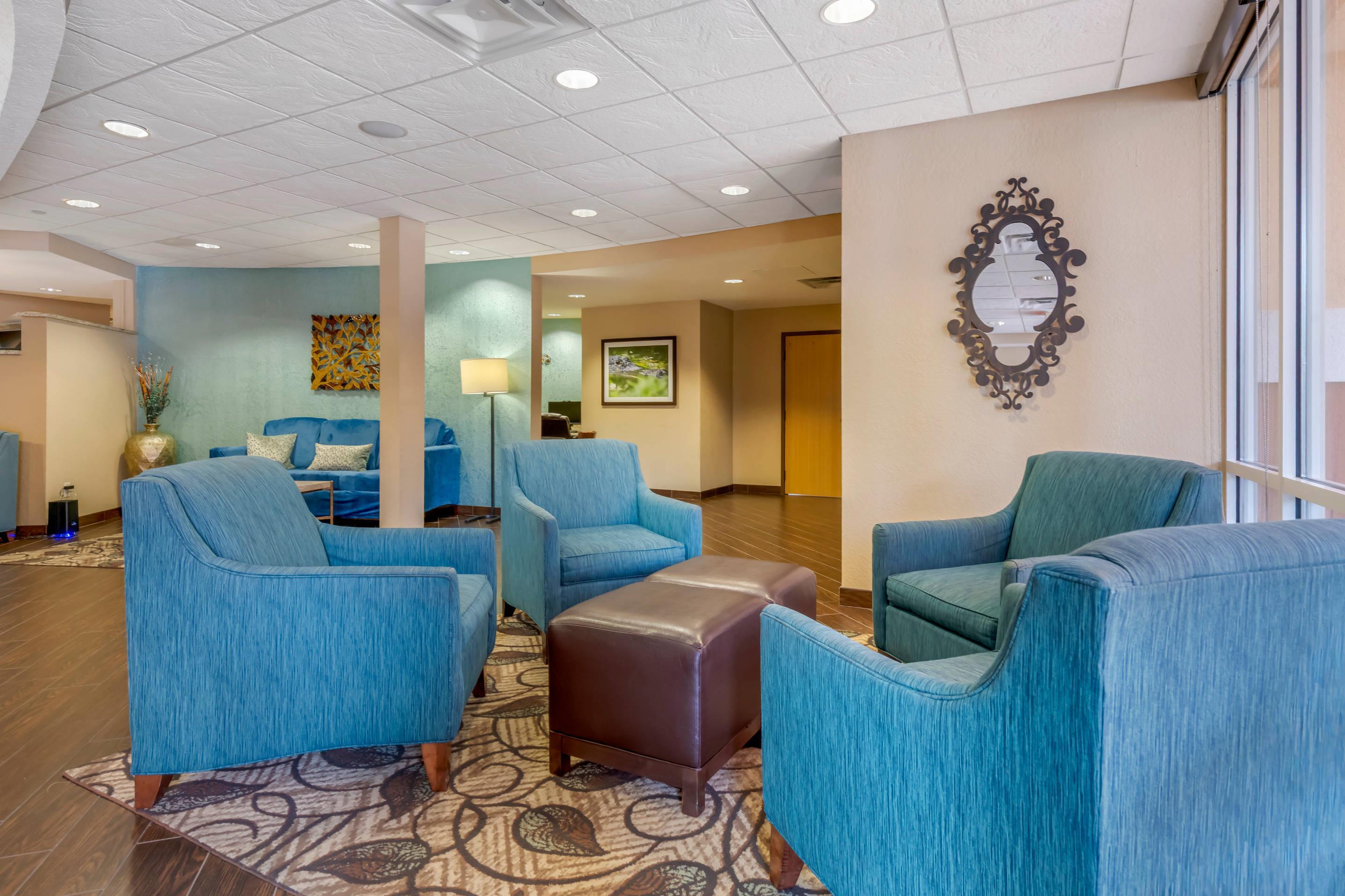 Lobby with sitting area | Comfort Suites The Villages