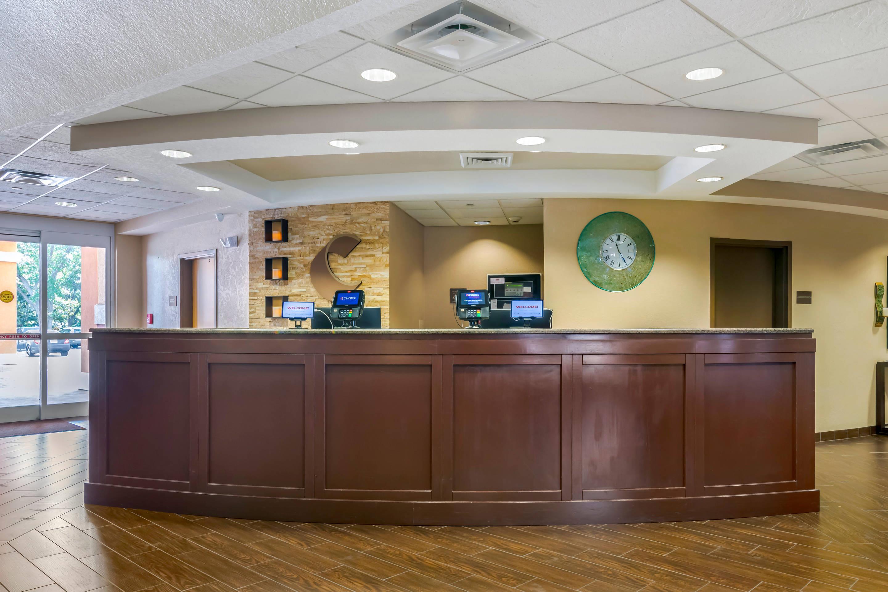 Front desk | Comfort Suites The Villages