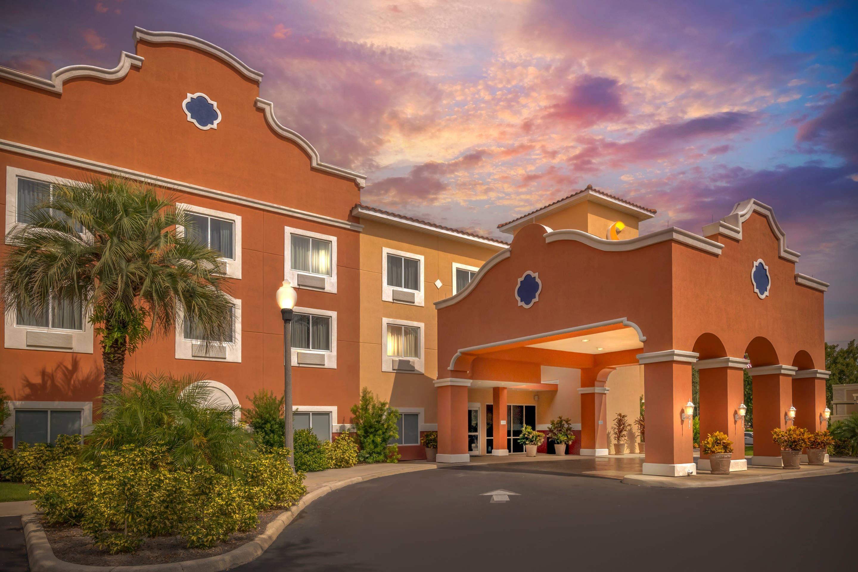 Hotel At Night | Comfort Suites The Villages
