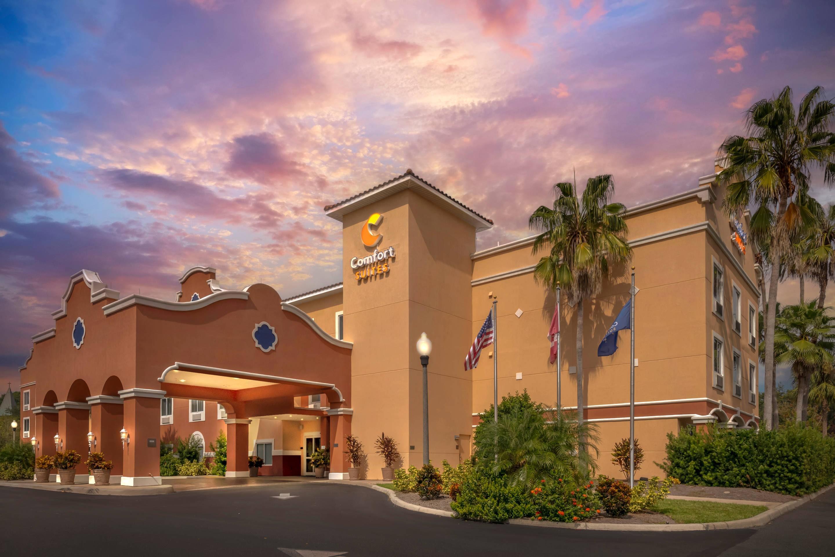 Hotel At Night | Comfort Suites The Villages