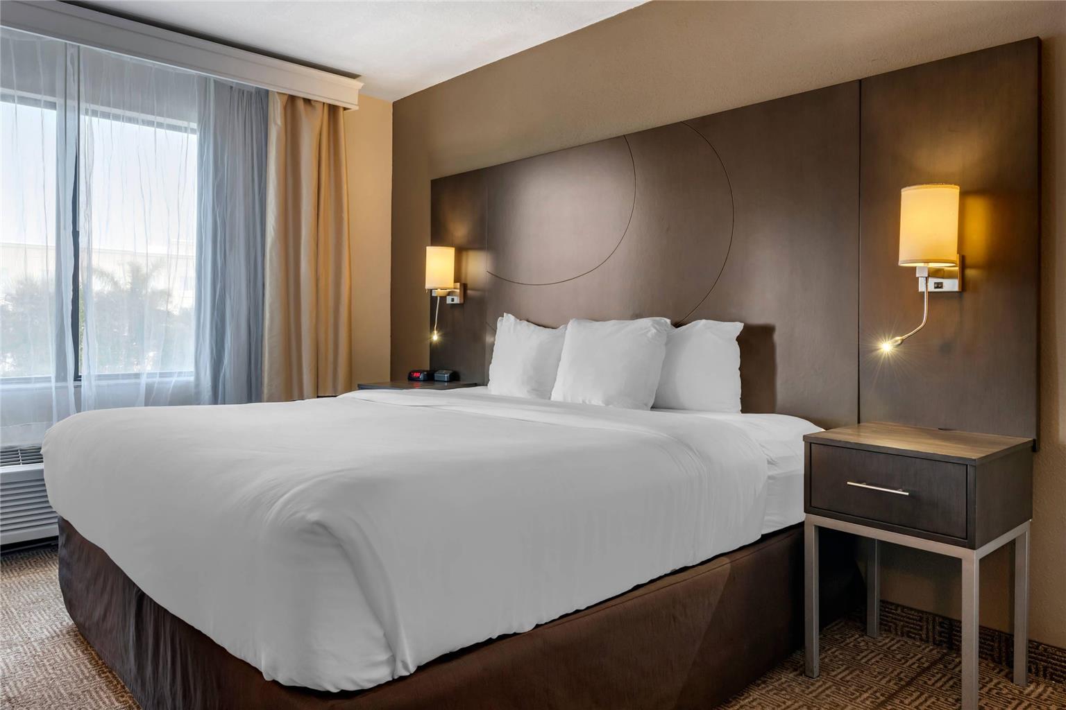 COMFORT SUITES FORT PIERCE I-95-guestroom-Guest Room,Suite,On-Site.jpg