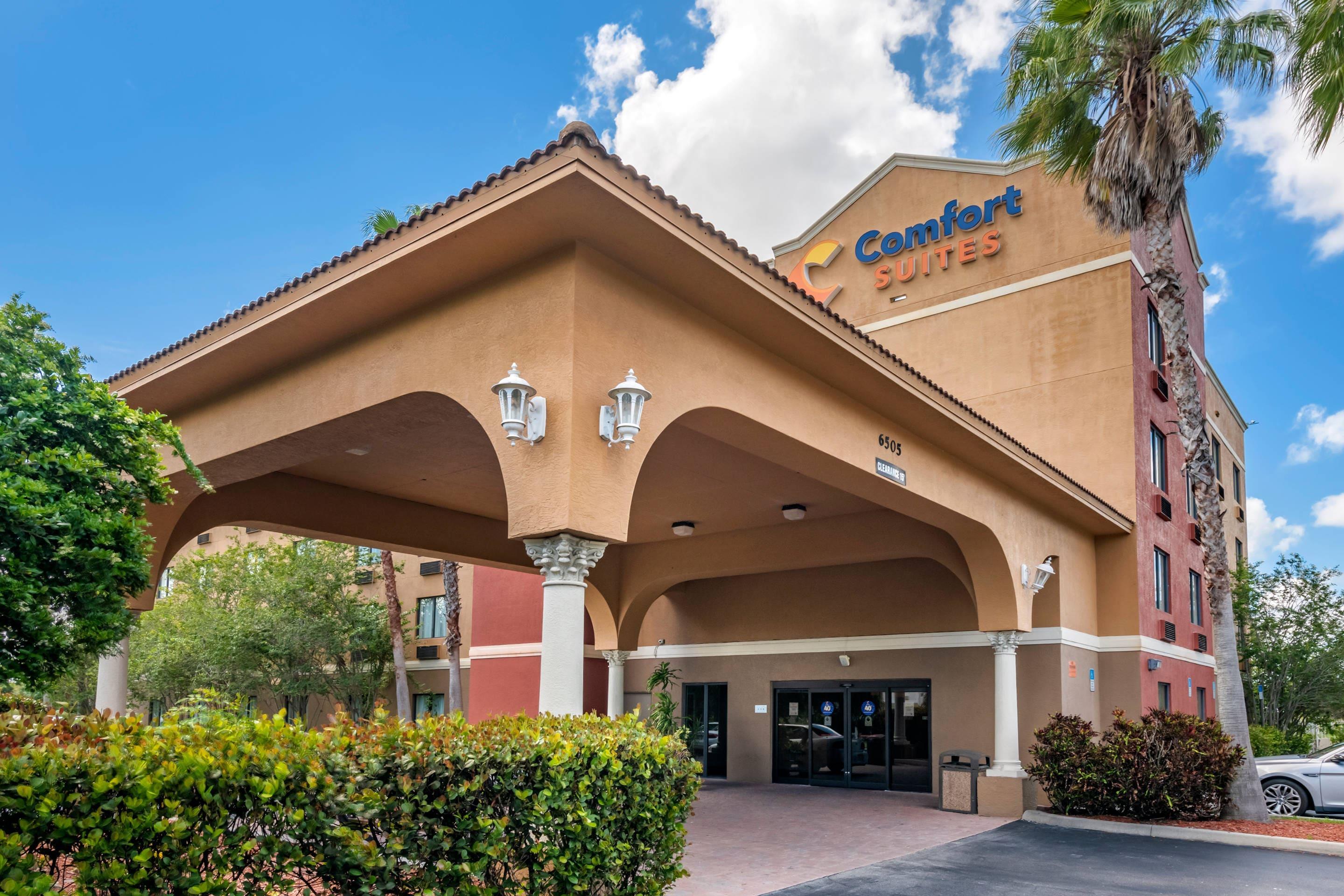 Hotel exterior | Comfort Suites Fort Pierce I-95