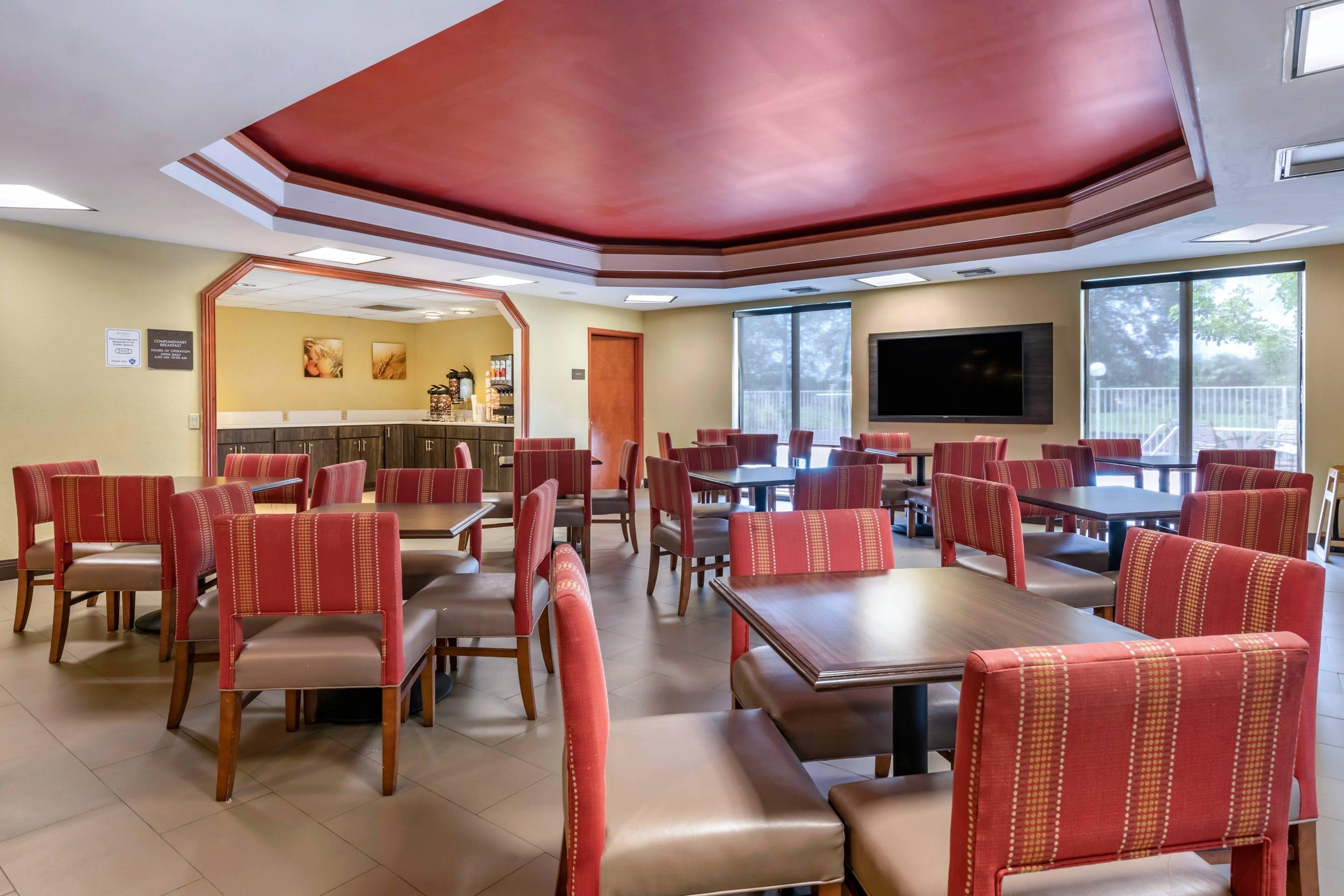 Breakfast area | Comfort Suites Fort Pierce I-95