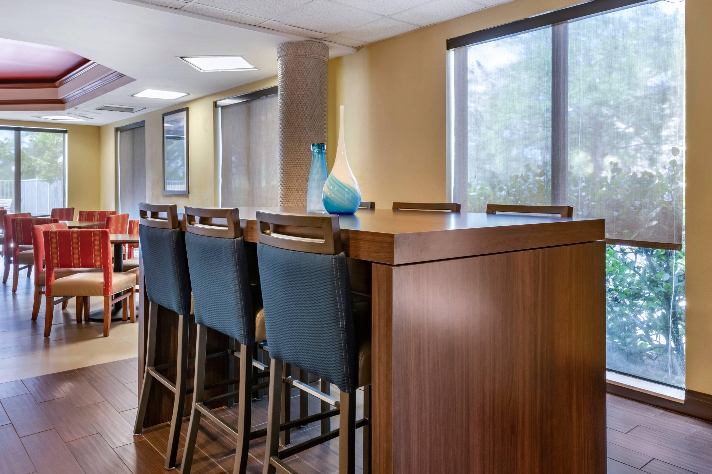 Breakfast area | Comfort Suites Fort Pierce I-95