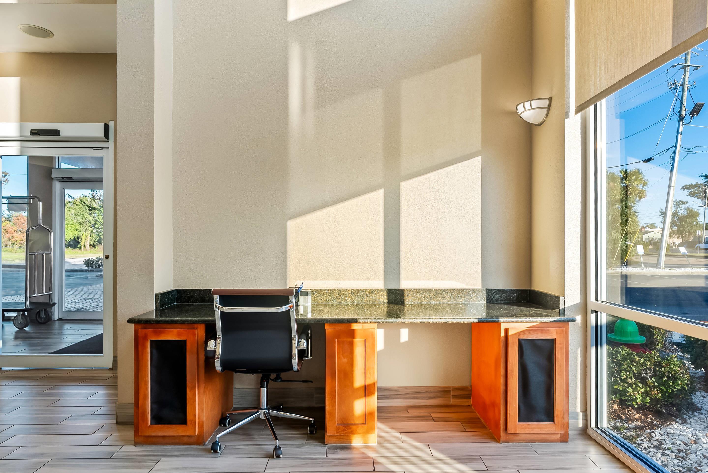 Computer in the lobby | Comfort Inn & Suites Panama City - St Andrew