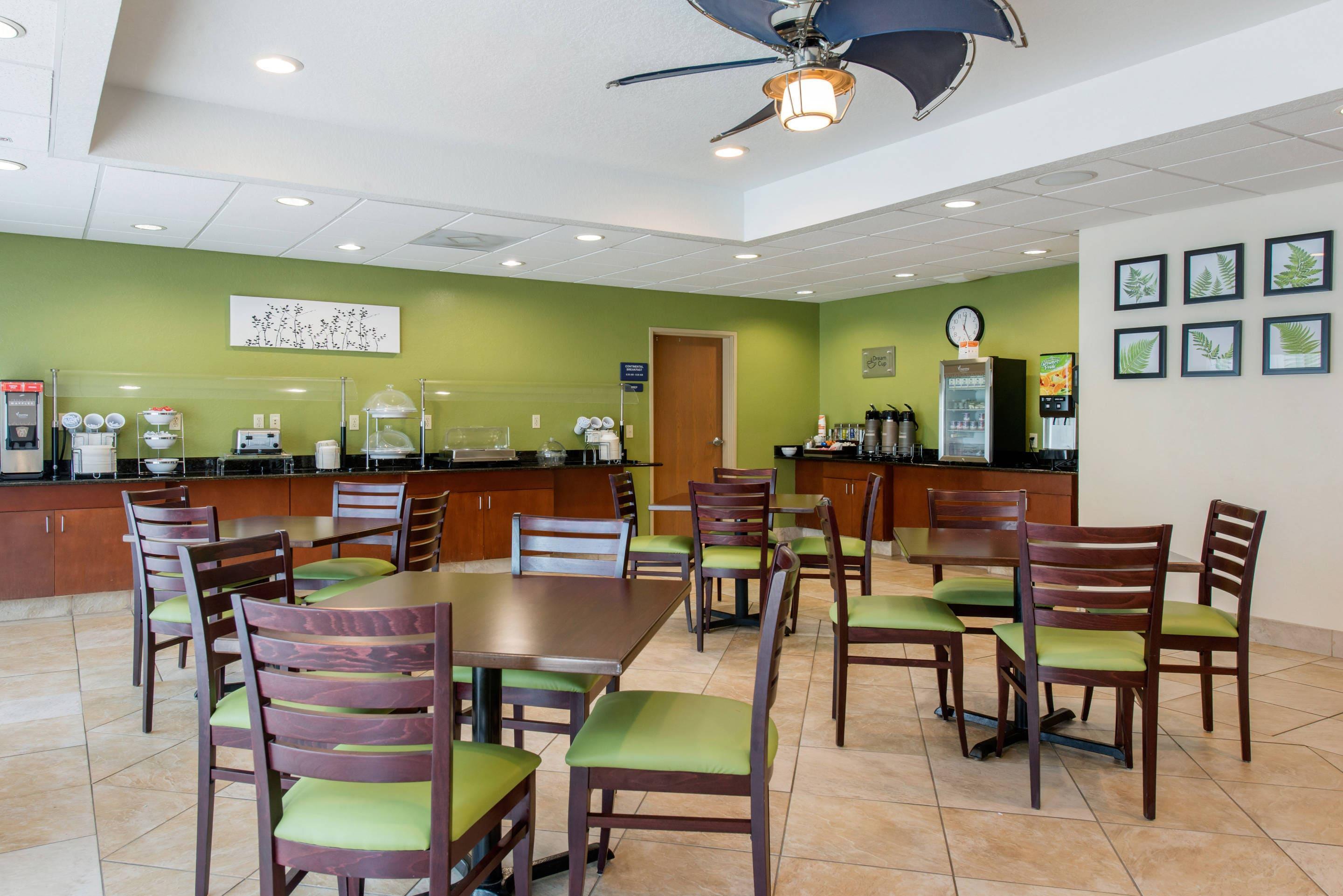 Free hot breakfast | Sleep Inn & Suites Port Charlotte - Punta Gorda