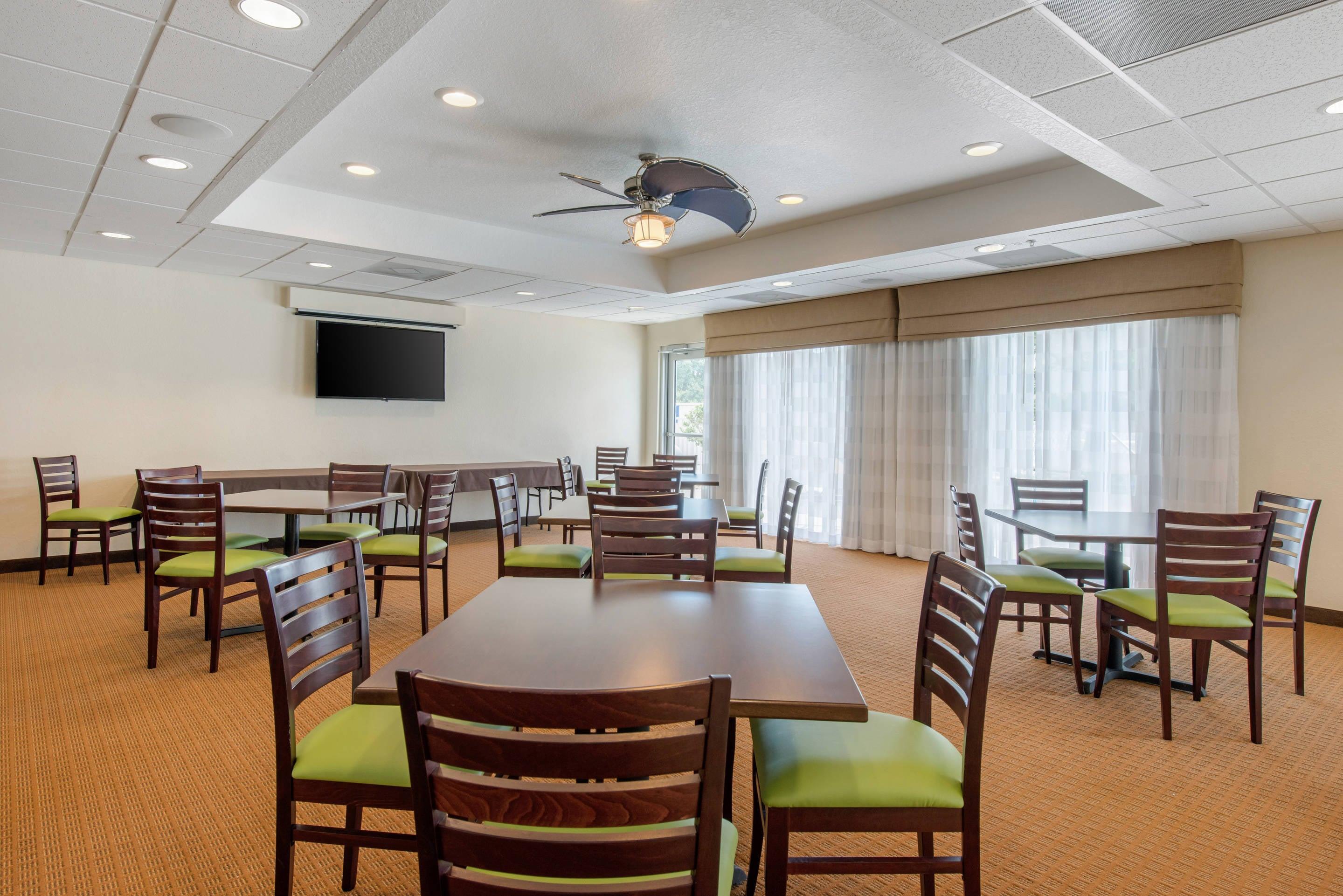 Enjoy breakfast in this seating area | Sleep Inn & Suites Port Charlotte - Punta Gorda