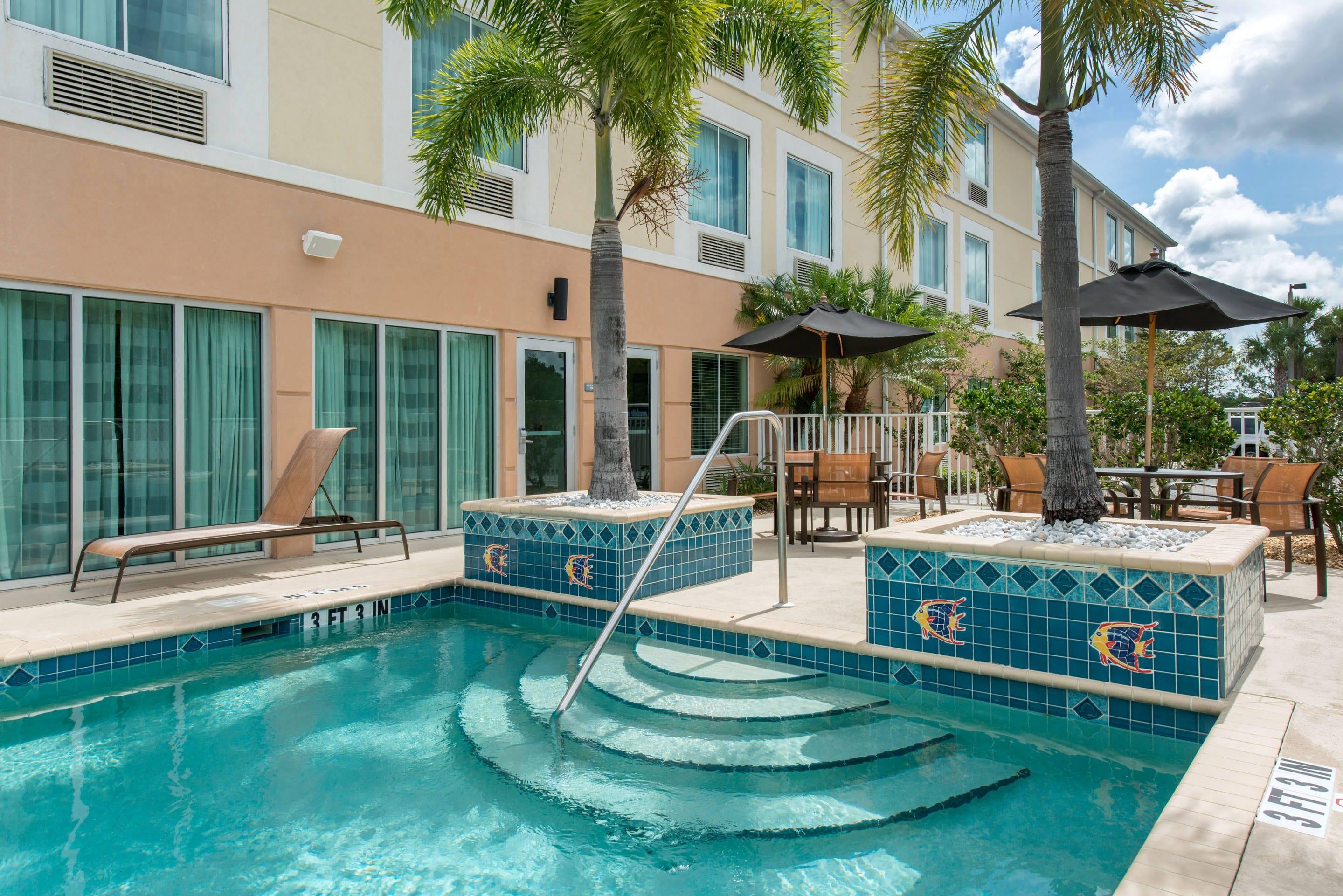 Outdoor pool | Sleep Inn & Suites Port Charlotte - Punta Gorda