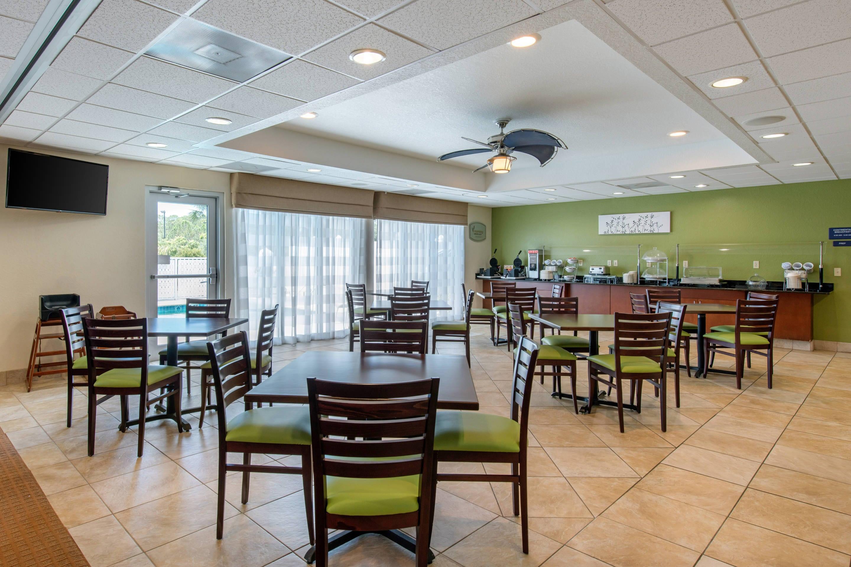 Spacious breakfast area | Sleep Inn & Suites Port Charlotte - Punta Gorda