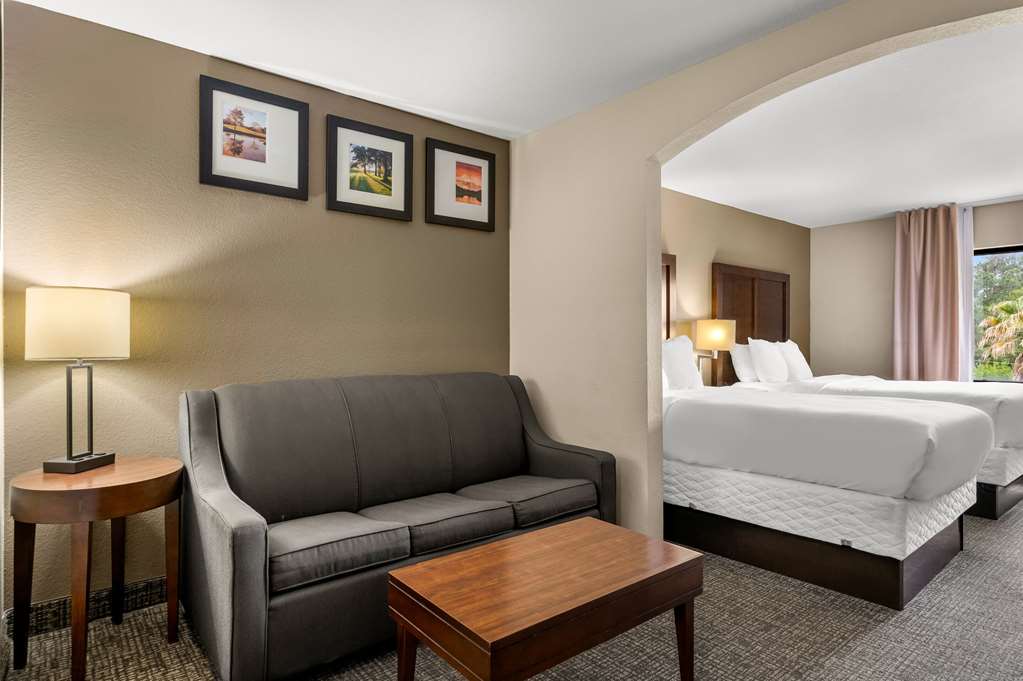 COMFORT INN AND SUITES CHIPLEY I-10-guestroom-Guest Room,Suite,On-Site.jpg
