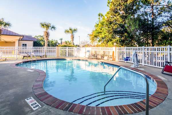 Pool - Comfort Suites Panama City Beach