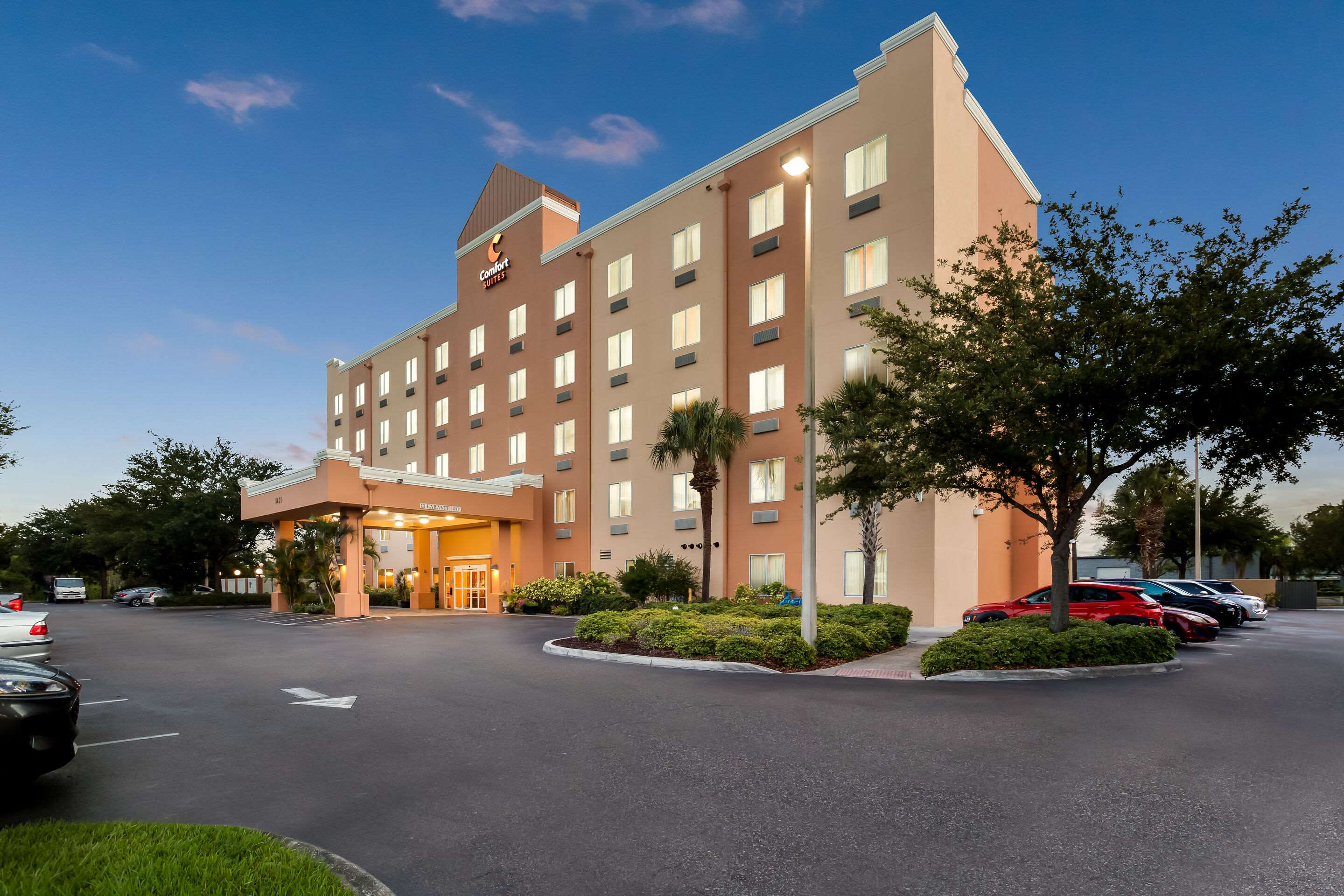 Hotel exterior | Comfort Suites Tampa Airport North